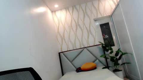 Make me Happy online show from 10/18/25, 08:53