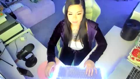 DOLLLFACE online show from 12/15/25, 06:06