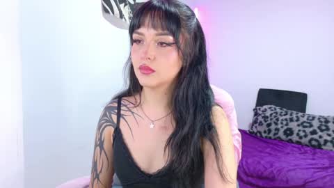 Snapshot of dollmeow chatting on 04/26/26, 01:58 Isabela Independet model 3 online show from 04/26/26, 01:58