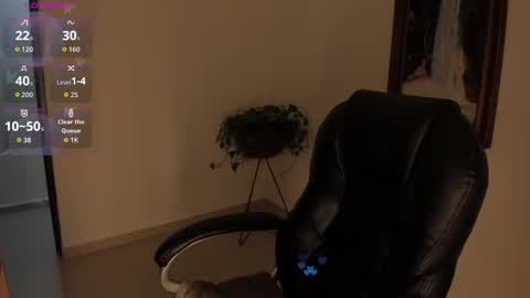 Snapshot of dollmoon_ chatting on 11/26/25, 08:48 You can call me Pretty online show from 11/26/25, 08:48