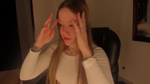 Snapshot of dollmoon_ chatting on 12/03/25, 08:56 You can call me Pretty online show from 12/03/25, 08:56