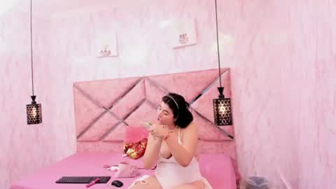 Snapshot of dolls_antonella chatting on 06/20/26, 12:41 Antonella online show from 06/20/26, 12:41