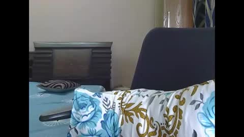 dolly_2 online show from 11/18/25, 03:56