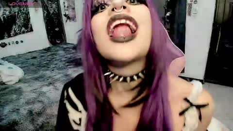 dolly_bones online show from 06/07/26, 07:45