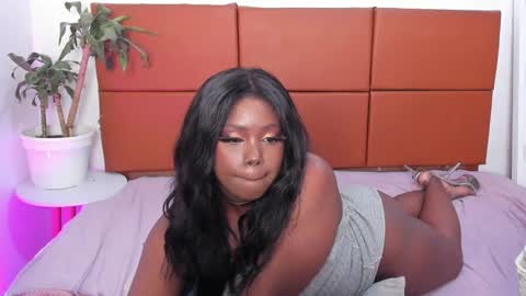 Snapshot of dolly_paige chatting on 03/07/25, 06:02 emily -- online show from 03/07/25, 06:02