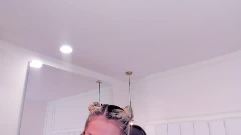 Snapshot of dolly_walker chatting on 05/02/26, 02:27 dolly walker online show from 05/02/26, 02:27