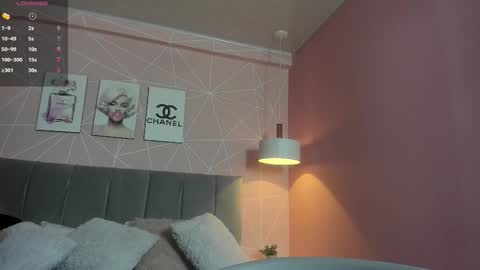 Call me Zoe  online show from 10/21/25, 10:32