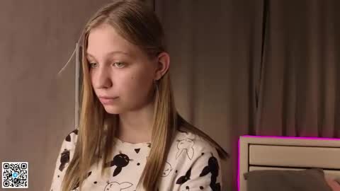 Emilia online show from 09/16/25, 06:20