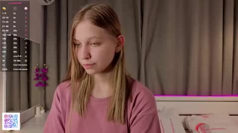 Emilia online show from 10/19/25, 06:08