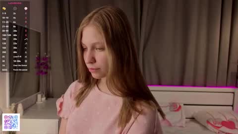 Emilia online show from 10/21/25, 06:08