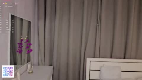 Emilia online show from 12/17/25, 04:18