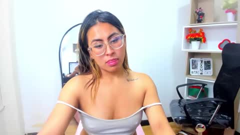 Snapshot of dollyjuicy1 chatting on 01/20/25, 12:36 dollyjuicy1 online show from 01/20/25, 12:36