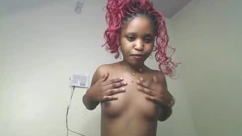 Snapshot of dollythegirl chatting on 01/18/26, 06:39 kadolly online show from 01/18/26, 06:39