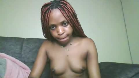 Snapshot of dollythegirl chatting on 04/05/26, 02:03 kadolly online show from 04/05/26, 02:03