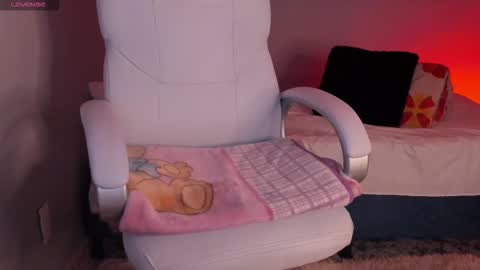 Snapshot of dollywalker chatting on 02/06/26, 06:11 Dolly online show from 02/06/26, 06:11