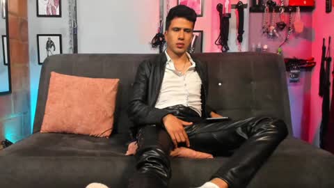 Snapshot of dom2travelers_sm chatting on 01/26/25, 03:36 Diego Castell online show from 01/26/25, 03:36