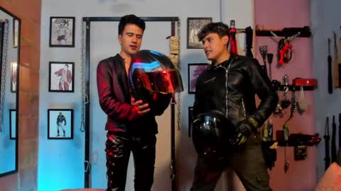 Snapshot of dom2travelers_sm chatting on 01/27/25, 11:11 Diego Castell online show from 01/27/25, 11:11