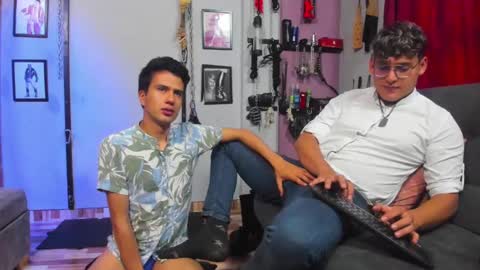 Snapshot of dom2travelers_sm chatting on 02/21/25, 02:38 Diego Castell online show from 02/21/25, 02:38