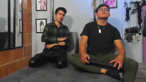 Snapshot of dom2travelers_sm chatting on 02/23/25, 02:14 Diego Castell online show from 02/23/25, 02:14