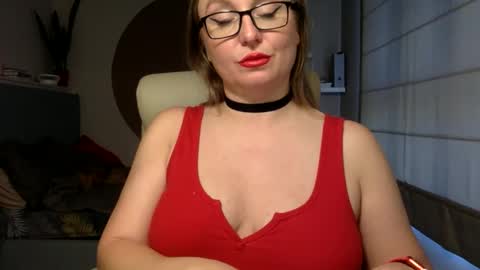 DOM MUMMY online show from 10/18/25, 08:59