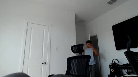 Snapshot of domd3 chatting on 09/15/25, 04:51 Dom online show from 09/15/25, 04:51