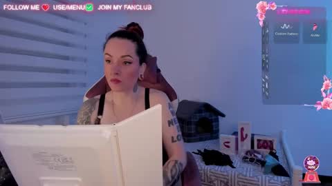 Snapshot of domina_deivis chatting on 03/03/25, 06:26 I WILL BE BACK ON WEDNESDAY DECEMBER 4 0100AM COLOMBIA TIME online show from 03/03/25, 06:26