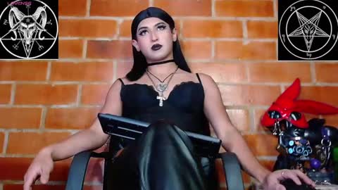 Snapshot of domina_lilith chatting on 01/23/25, 04:19 Lilith online show from 01/23/25, 04:19