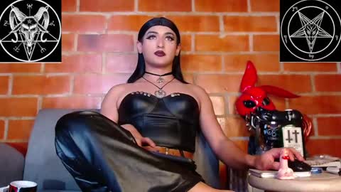 Snapshot of domina_lilith chatting on 02/13/25, 05:26 Lilith online show from 02/13/25, 05:26