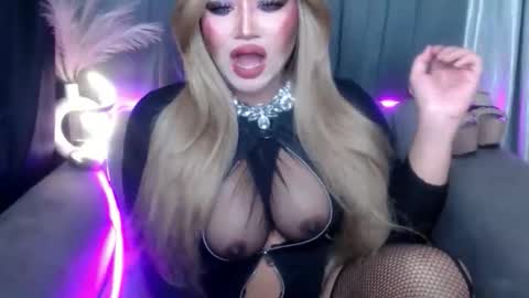 Snapshot of dominant10inchcock chatting on 12/20/25, 01:34 dominant10inchcock online show from 12/20/25, 01:34