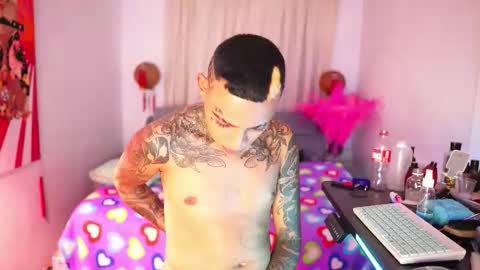 Snapshot of dominant_gay_xxx chatting on 10/22/25, 06:57 jjhoy online show from 10/22/25, 06:57