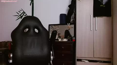 Logan - INDEPENDET MODEL online show from 04/29/26, 09:46