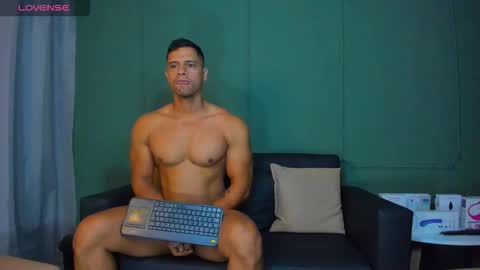 Snapshot of dominc_berry chatting on 03/27/26, 12:05 Dominc berry online show from 03/27/26, 12:05