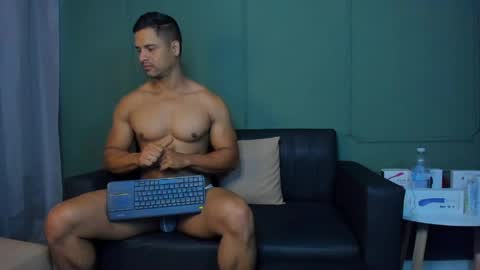 Snapshot of dominc_berry chatting on 05/12/26, 12:02 Dominc berry online show from 05/12/26, 12:02