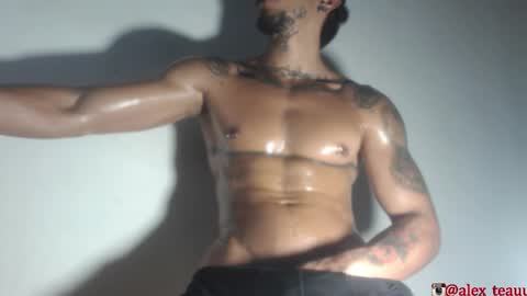 Snapshot of dominic_donnovan chatting on 10/27/25, 04:38 DOMI online show from 10/27/25, 04:38
