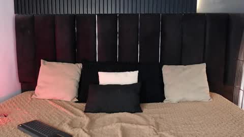 Dominic online show from 09/26/25, 12:03