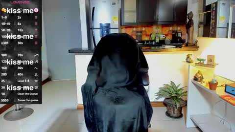 SANTI  independent model online show from 09/19/25, 09:04