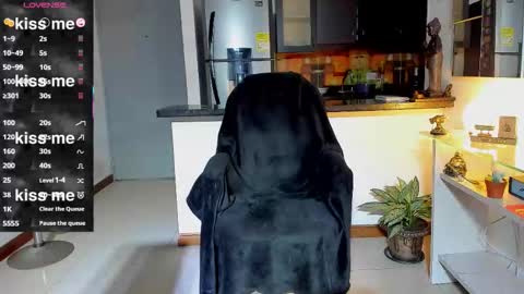 SANTI  independent model online show from 10/07/25, 01:36