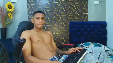 Snapshot of dominic_smith_ chatting on 04/23/26, 04:03 dominic_smith_ online show from 04/23/26, 04:03