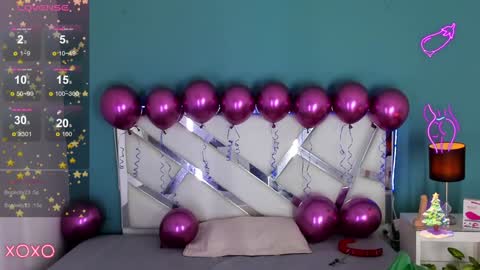 Snapshot of dominic_thailor chatting on 12/22/24, 04:59 Dominic online show from 12/22/24, 04:59