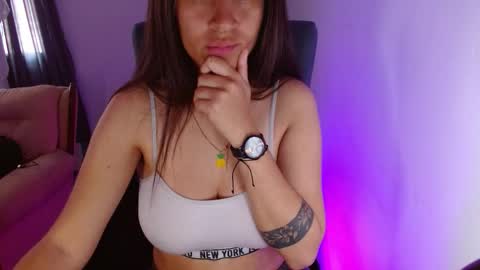 Snapshot of dominica3 chatting on 11/27/25, 04:09 online show from 11/27/25, 04:09