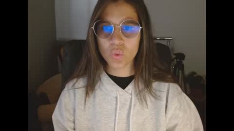 Snapshot of dominica3 chatting on 02/15/26, 04:25 online show from 02/15/26, 04:25