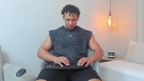 Snapshot of dominick_star chatting on 02/08/25, 04:25 Dominick Star online show from 02/08/25, 04:25
