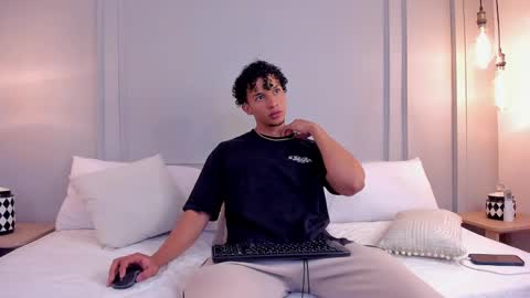 Snapshot of dominick_star chatting on 09/21/25, 04:03 Dominick Star online show from 09/21/25, 04:03