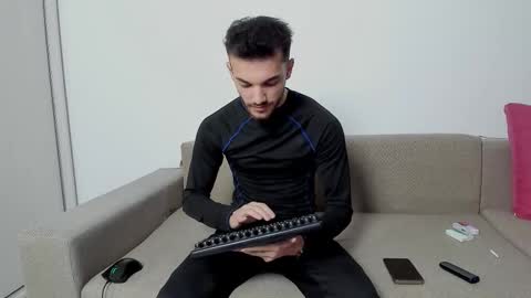 dominicvalente online show from 10/19/25, 07:47