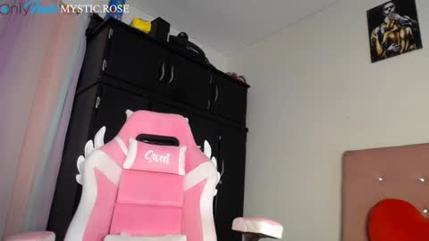 Snapshot of dominika_angel chatting on 09/25/25, 01:53 online show from 09/25/25, 01:53