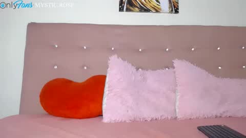 Snapshot of dominika_angel chatting on 10/01/25, 12:27 online show from 10/01/25, 12:27