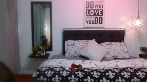 Snapshot of domink_gilr chatting on 07/13/26, 07:27 D O M I N K online show from 07/13/26, 07:27
