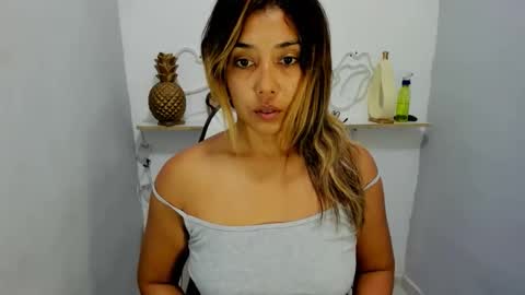dona_tella online show from 04/05/26, 04:48