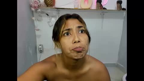 dona_tella online show from 06/03/26, 02:33