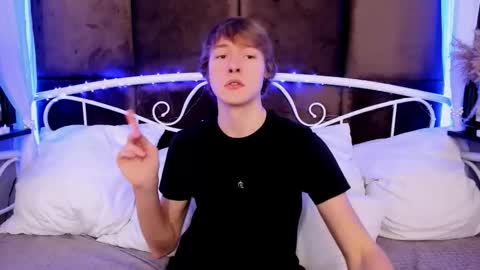 Snapshot of donald_brooks chatting on 12/05/25, 11:30 Donald online show from 12/05/25, 11:30